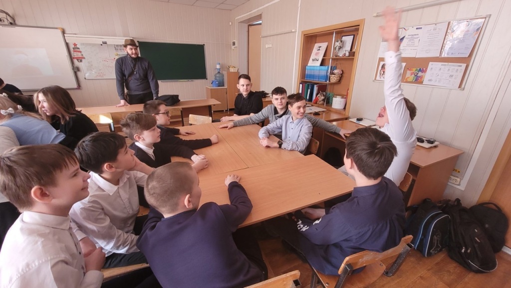 В нашей школе проходят практику студенты Саратовского национального исследовательского государственного университета имени Н. Г. Чернышевского.