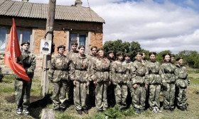 Учащиеся 6В класса школы № 106 установили памятный штендер в селе Щербиновка Аткарского района.