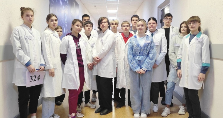 27.04.2023 год - Команда 10 класса представила школу на региональной олимпиаде «Юный химик-10».
