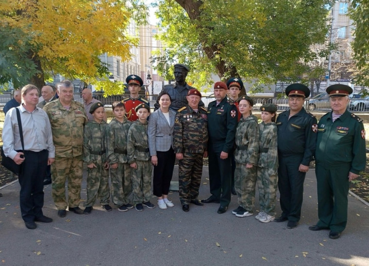 27.09.2024 год - учащиеся школы № 106 приняли участие в торжественном митинге, посвященном 76-летию Героя России генерал-полковника Романова Анатолия Александровича.