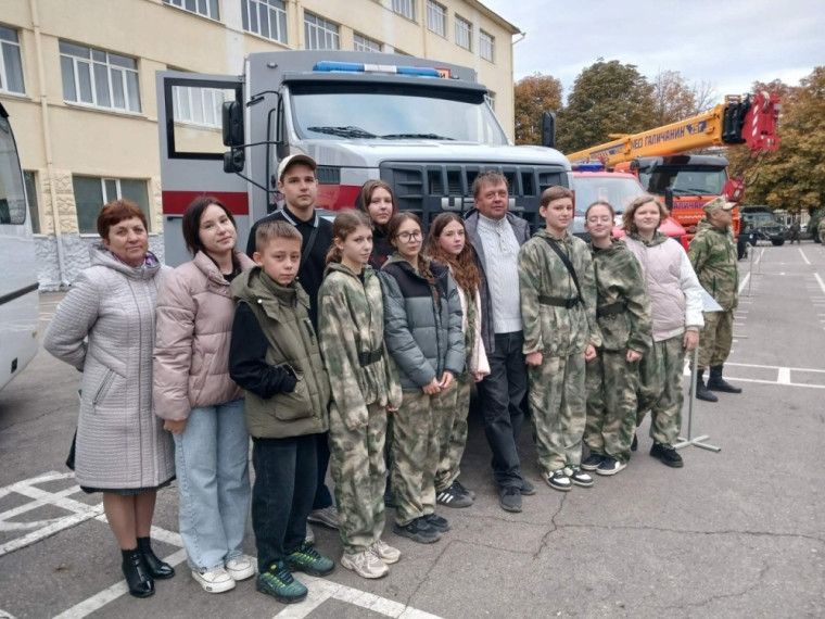10.10.2024 год - В рамках профориентирования 09.10.24 отряд "КОРСАК" и учащиеся 9 "Г" класса присутствовали в Саратовском военном ордена Жукова Краснознамённом институте войск национальной гвардии на дне открытых дверей для обучающихся образовательных.