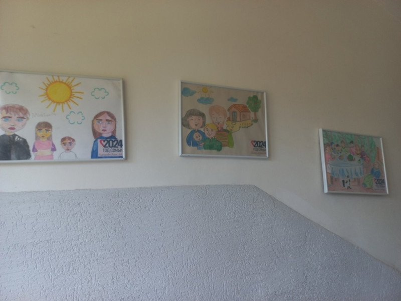 В школе прошла выставка рисунков «Традиции Моей Семьи» в рамках года Семьи.